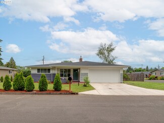 270 Hayes Ave, Cottage Grove, OR 97424