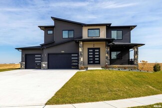 5991 Triangle Ct, Bettendorf, IA 52722