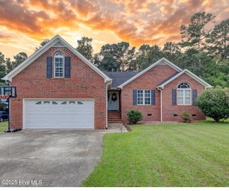 609 Lake Side Dr, Riegelwood, NC 28456