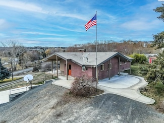 243 Collins Rd, Selah, WA 98942