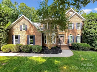 2027 Brook View Ct, Matthews, NC 28104