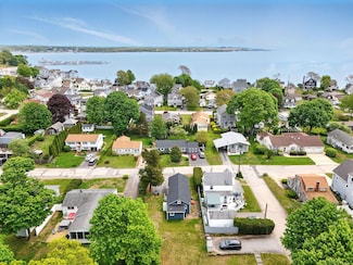 27 Prospect Ave, Niantic, CT 06357