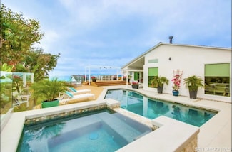 5551 Candlelight Dr, La Jolla, CA 92037