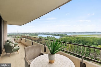 1300 Crystal Dr Unit 1102S, Arlington, VA 22202