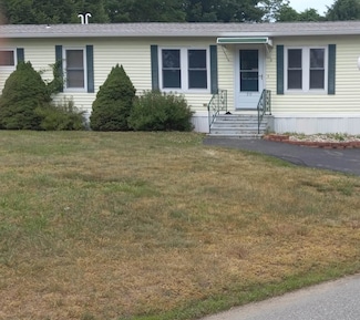 99 Lillian Ave, Seabrook, NH 03874