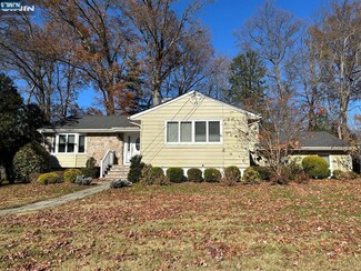 33 Malcolm Ct, Tenafly, NJ 07670
