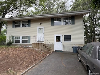 31 Cabin Ln, East Setauket, NY 11733