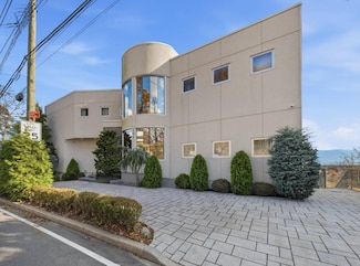 186 Flagg Place, Staten Island, NY 10304