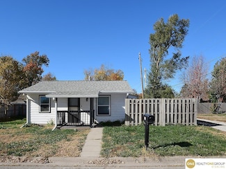 2411 NW 2nd St, Lincoln, NE 68521