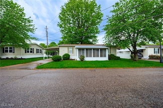 8 Maple Dr, Olmsted Township, OH 44138