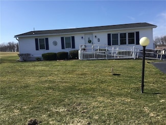8 Hilltop Dr, Bergen, NY 14416