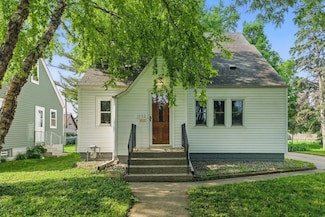 1032 Scheffer Ave, Saint Paul, MN 55102