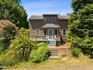 905 NE Douglas St, Newport, OR 97365