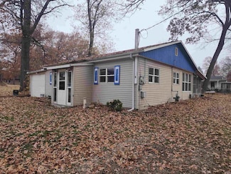 7976 N Tecumseh Rd, Walkerton, IN 46574