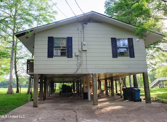 1639 Pascagoula River Rd, Moss Point, MS 39562