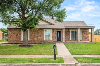 8810 Sugarberry Rd, Dallas, TX 75249