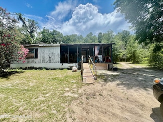 626 Dawn Ave, Interlachen, FL 32148