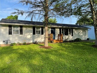 8108 Como Ln, Clay, NY 13041