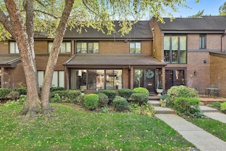 34 Pheasant Run Unit 198, Roslyn, NY 11576