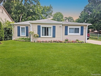 9032 Deering St, Livonia, MI 48150
