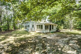 1135 Bennett Farm Rd, Locust Hill, VA 23092