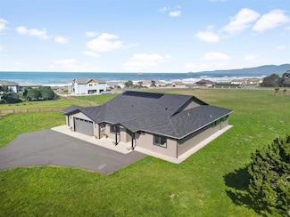 125 Sand Dune Way, Smith River, CA 95567