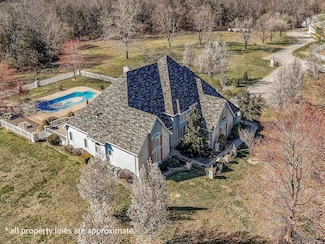 9041 N Country Manor Ln, Fair Grove, MO 65648