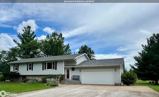 11161 Iroquois Rd, Burlington, IA 52601