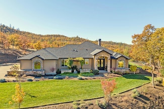 1886 S Obenchain Rd, Eagle Point, OR 97524