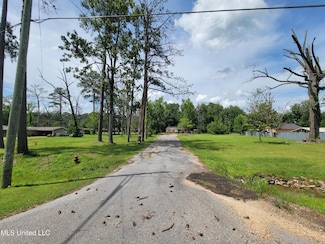 1505 E 3rd St, Forest, MS 39074