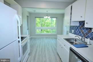 551 Florida Ave Unit 201, Herndon, VA 20170