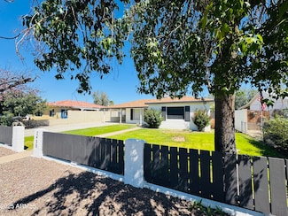 2450 E Clarendon Ave, Phoenix, AZ 85016