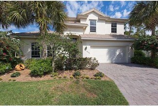 16225 Parque Ln, Naples, FL 34110