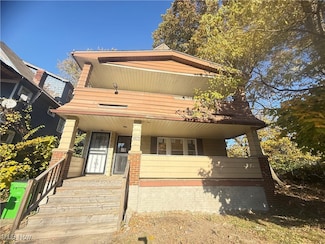 1677 Cliffview Rd, Cleveland, OH 44112