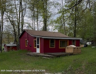 5583 Parkwood Dr, Gladwin, MI 48624