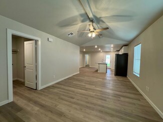 323 E 77th St, Lubbock, TX 79404