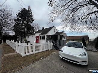 342 Farnham Ave, Lodi, NJ 07644