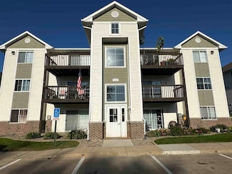 6430 Creekside Dr NE Unit 4, Cedar Rapids, IA 52402