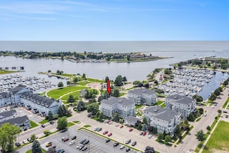 208 S Robert St Unit 6, Ludington, MI 49431
