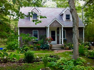 113 Leonard Cir, Vineyard Haven, MA 02568