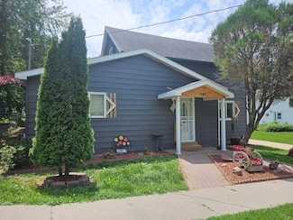 304 E 8th St, Madison, NE 68748