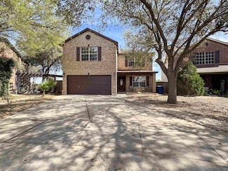915 Palafox Dr, Laredo, TX 78045