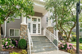 4083 S Four Mile Run Dr Unit 402, Arlington, VA 22204