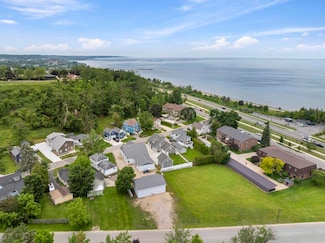 135 Beaubien Ave, Petoskey, MI 49770