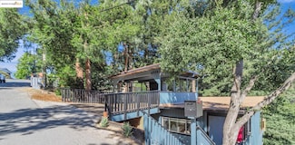 6335 Girvin Dr, Oakland, CA 94611