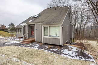 4 Cedar Bluff Ln, Galena, IL 61036