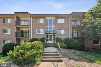 12701 Dara Dr Unit 303, Woodbridge, VA 22192