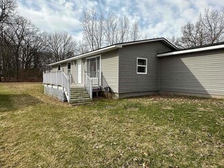 2428 Dean Dr, Highland, MI 48356
