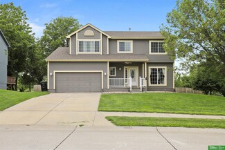 1602 Walnut Creek Dr, Papillion, NE 68046