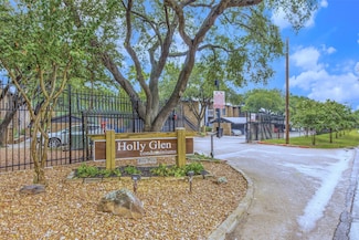 7525 Holly Hill Dr Unit 56, Dallas, TX 75231